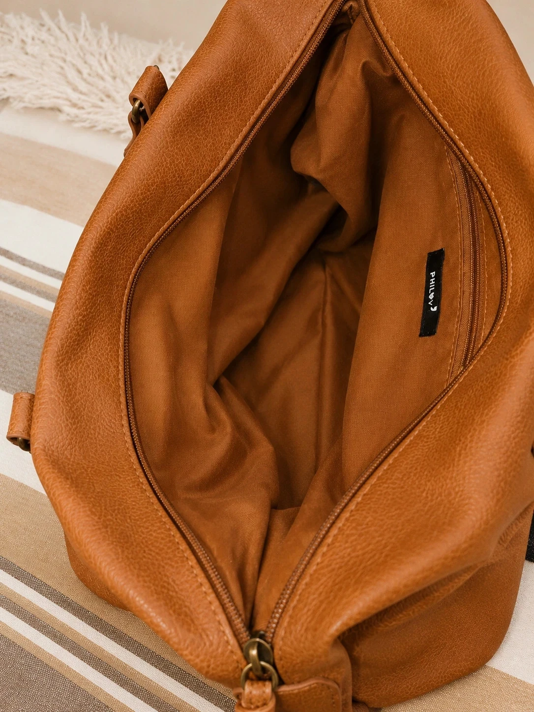 Large camel weekend bag with leather effect and removable shoulder strap – photo 4